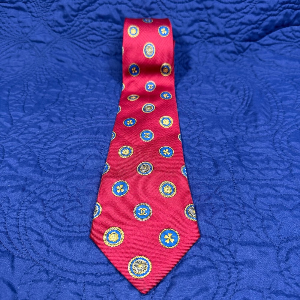 Chanel Paris Mens Silk Tie Red Medallion CC Logo Clover Made in Italy